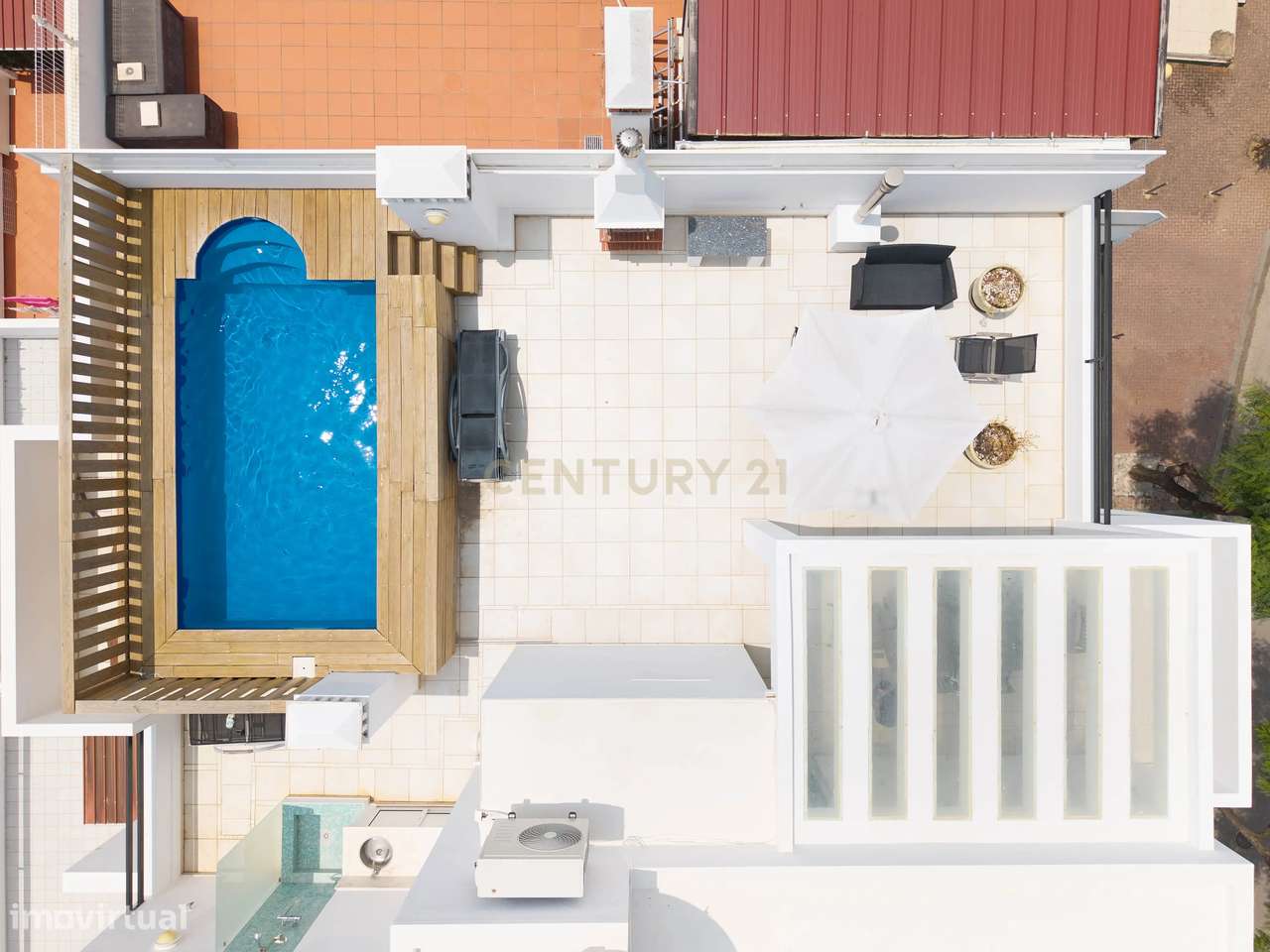 Apartamento T3 com Rooftop, Piscina Privada & Licença AL Transmissível - Grande imagem: 1/25