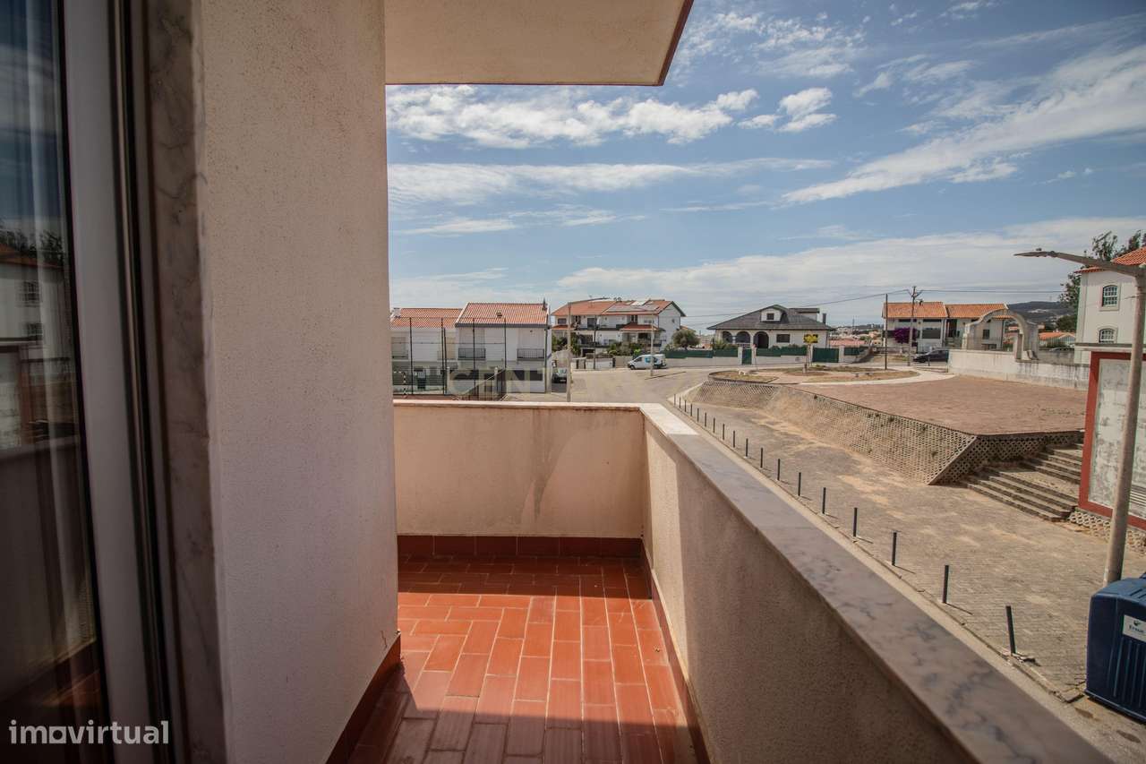 Apartamento T3 em Buarcos, a 900 metros da Praia, com elevador e excel-24