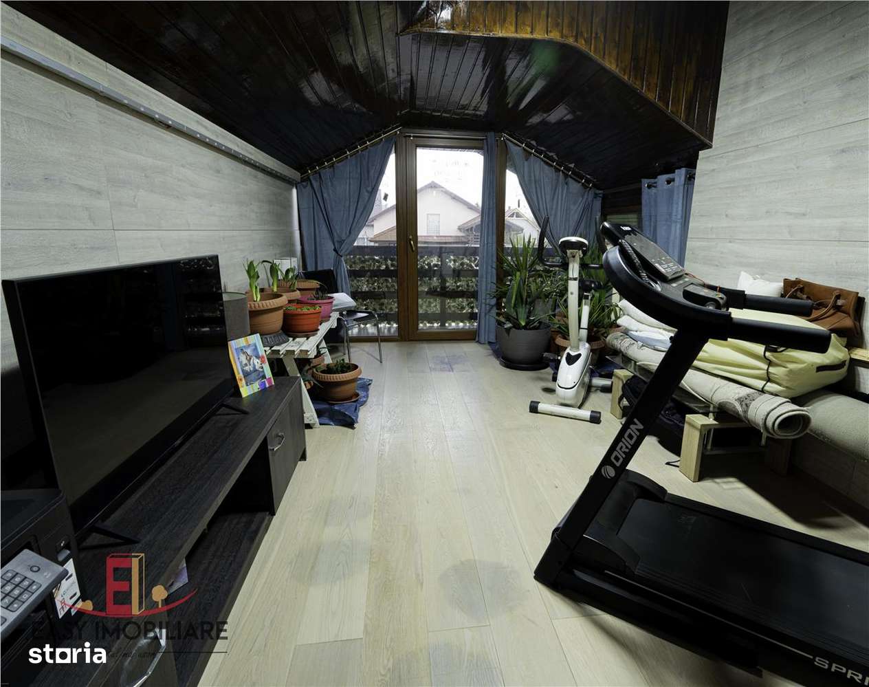 Casa moderna cu piscina, panouri solare, pompa caldura si teren de 140-11