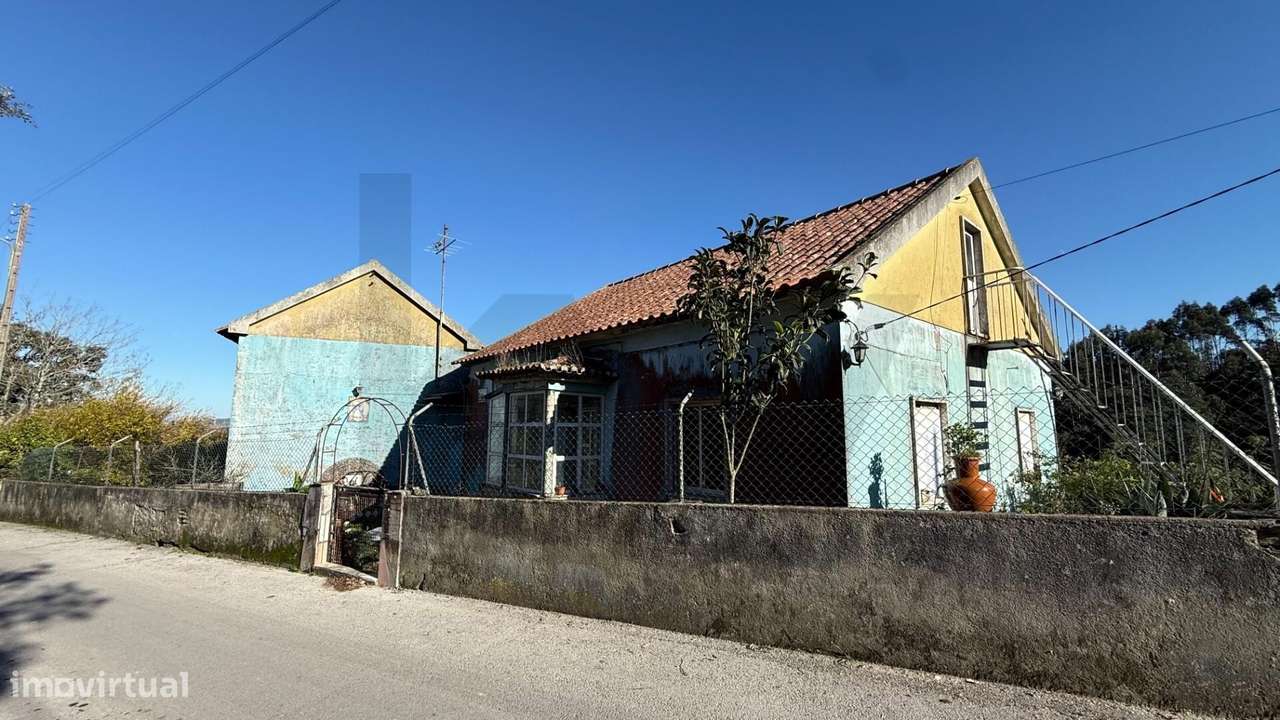 Moradia para reconstrução | Terreno 1.506 m2 | Vista campo | Periferia-2