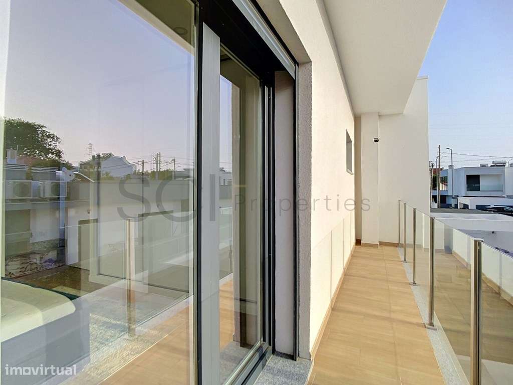Moradia T3 Como Nova, com Garagem e Piscina em Fernão Ferro-55