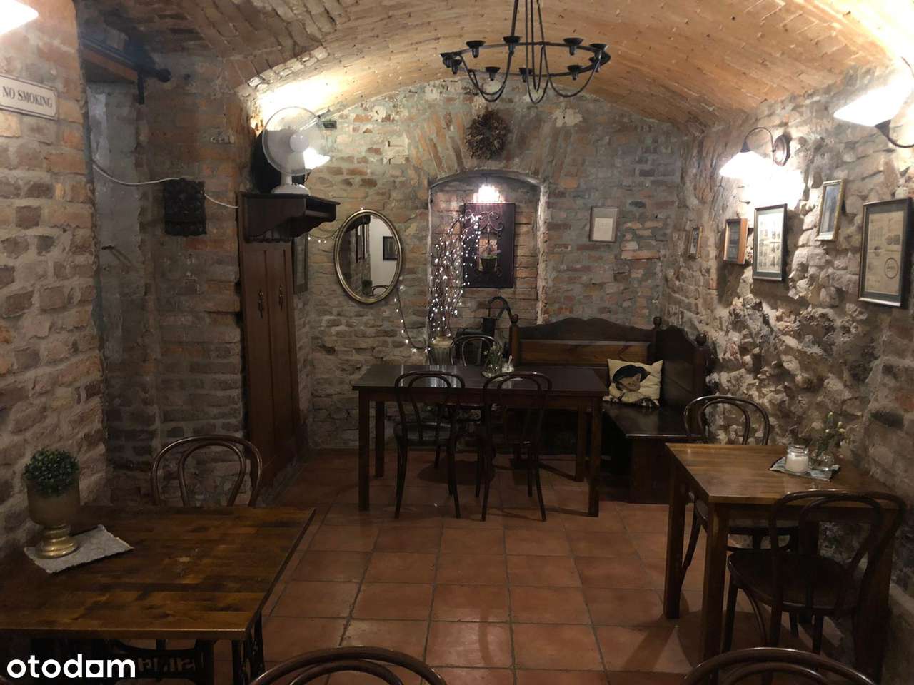 Klimatyczny lokal gastronomiczny w samym sercu Oświęcimia-4