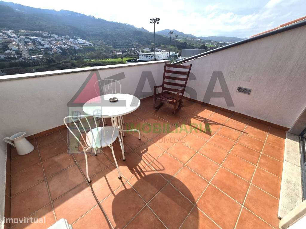 Moradia T4 com Terraço e Vista Desafogada em Loures-46