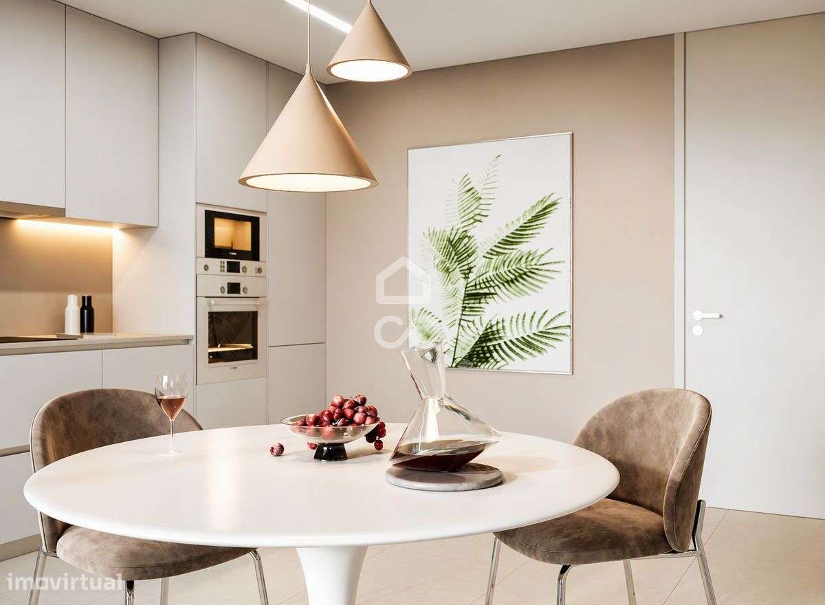 Moradia T3+1 nova, com jardim e terraço, em condomínio privativo com p-18