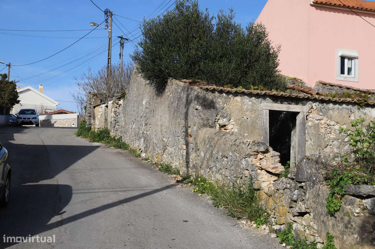 Oportunidade Única -Ruína Urbana em Morelena com Potencial Incrível-29