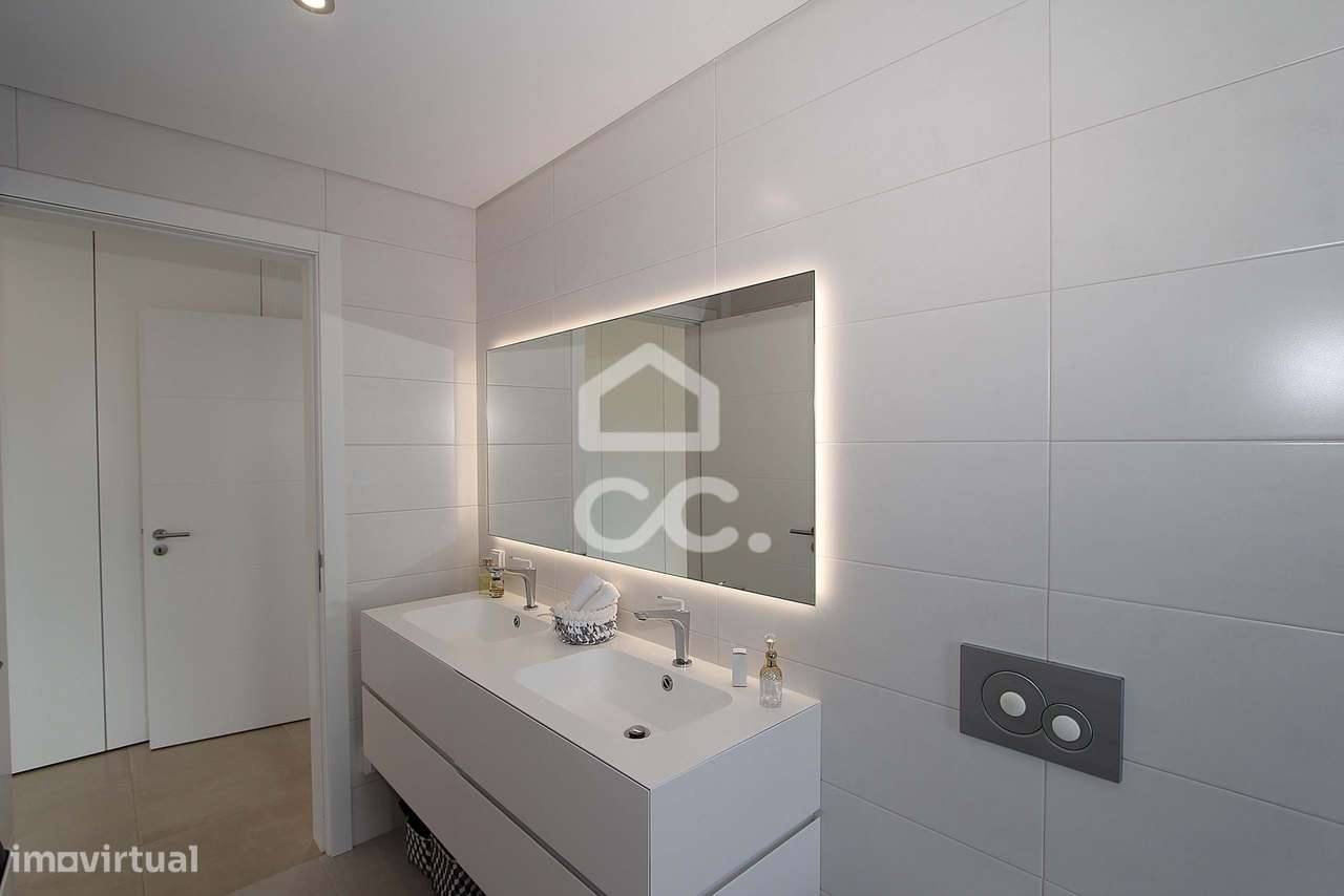 Moradia T3 com piscina, terraço e garagem ampla em Alcantarilha-15