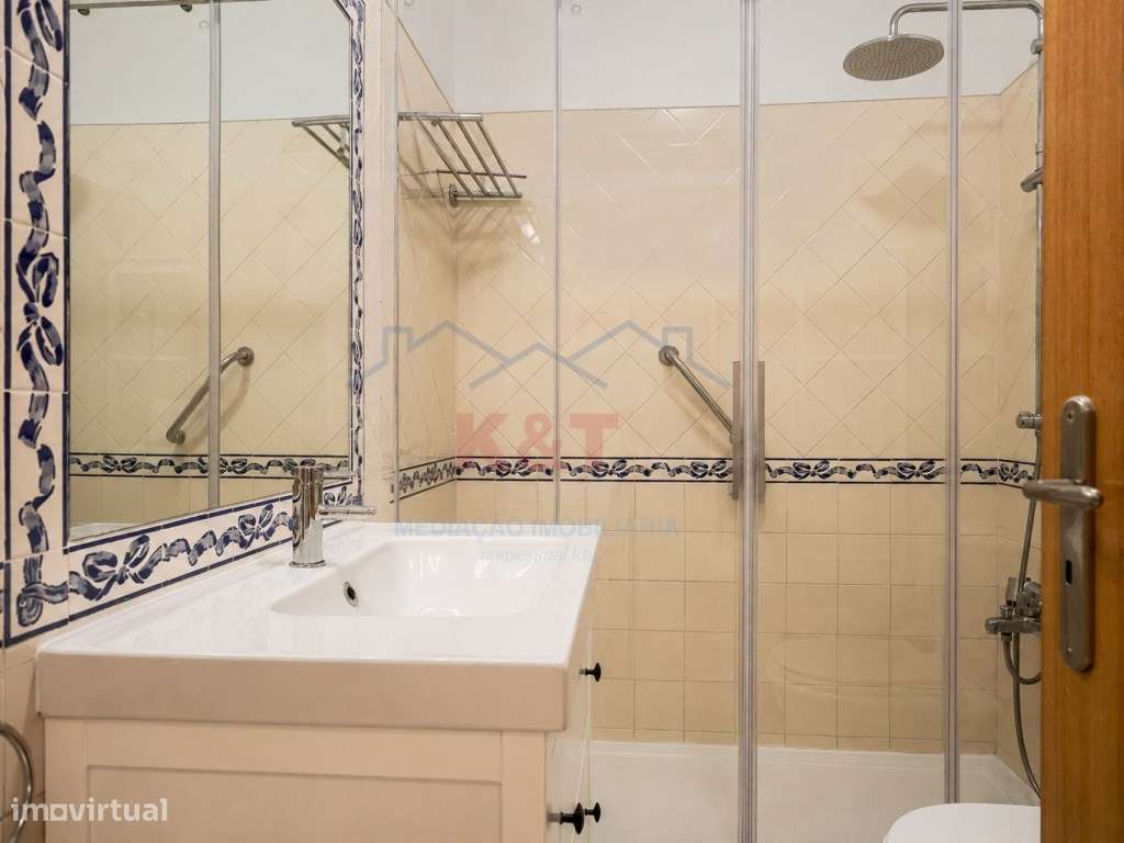 Apartamento T2 com piscina e garagem a 200m do areal-16