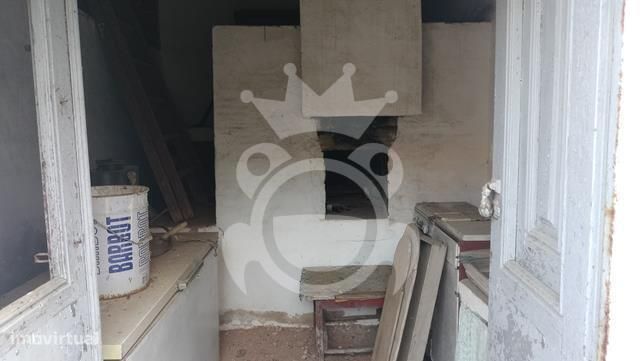 Moradia com grande quintal  - Lote 1960 m2-18