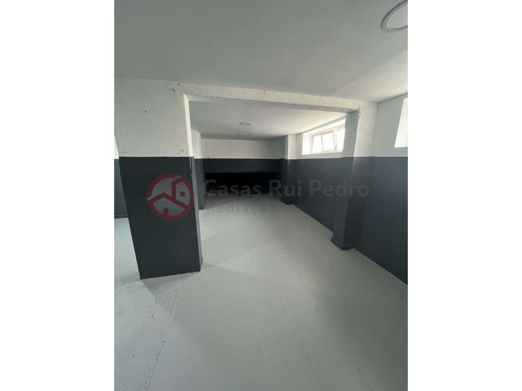 Garagem com 207 m2 para diversas viaturas ou para armazém, na Cova ... - Grande imagem: 4/18