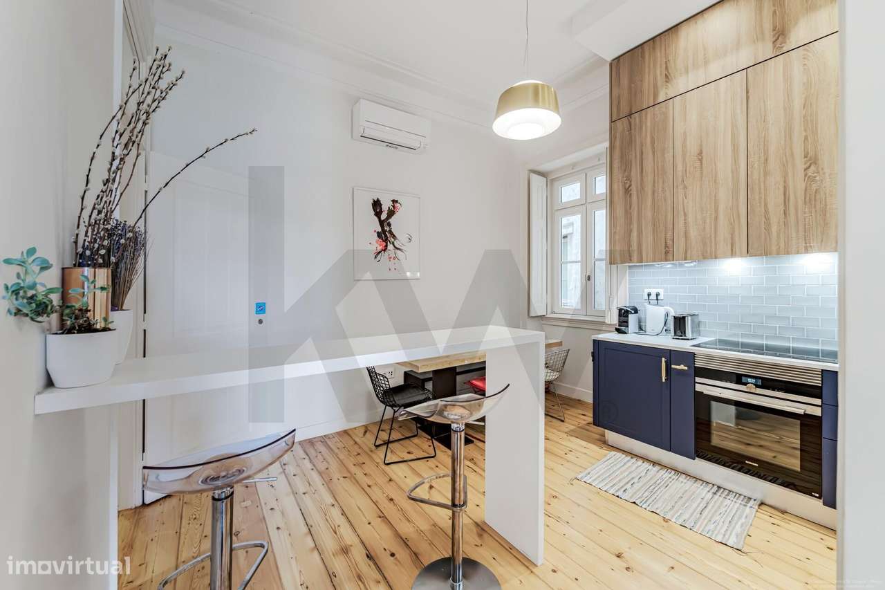 Apartamento T3 com garagem - Renovado - Alcântara-9