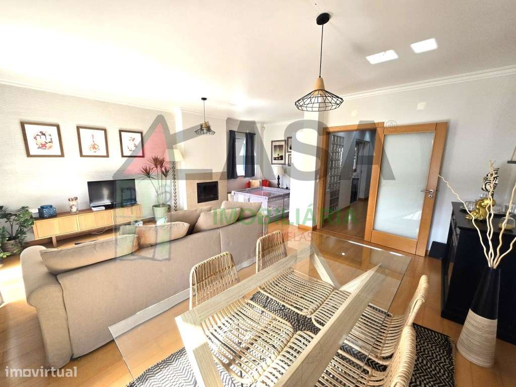 Moradia T4 com Terraço e Vista Desafogada em Loures-8