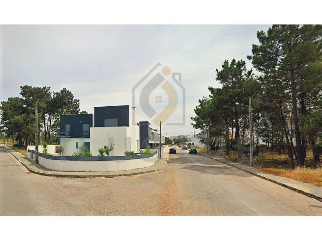 Moradia T4 geminada, com piscina, na localidade de Pinhal Conde da ...-16