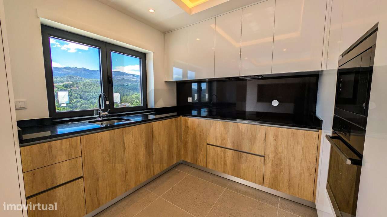 Moradia nova T4+2 Mobilada com Vista Montanha em Lordelo – Vila Real-18