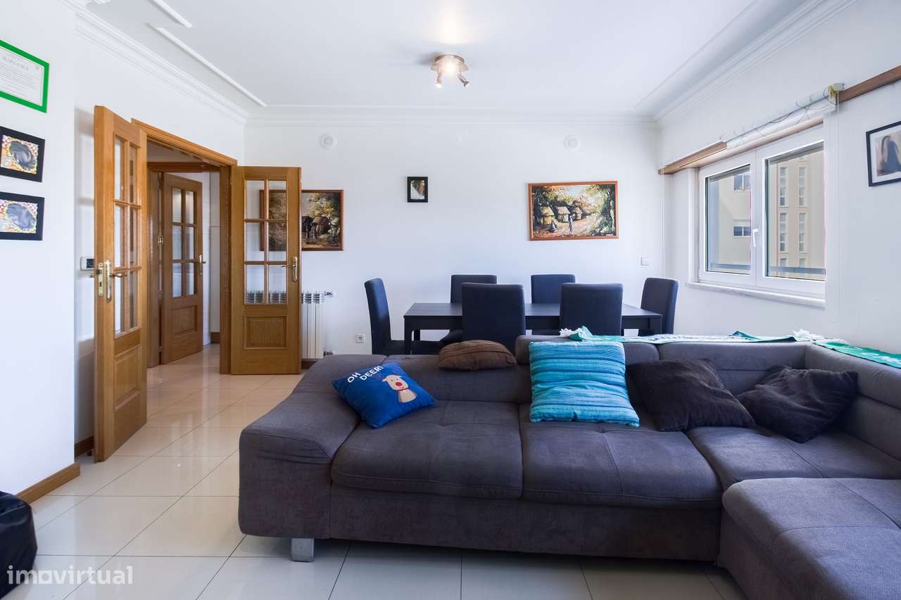 Apartamento T2 com garagem em Nova Carnaxide-10