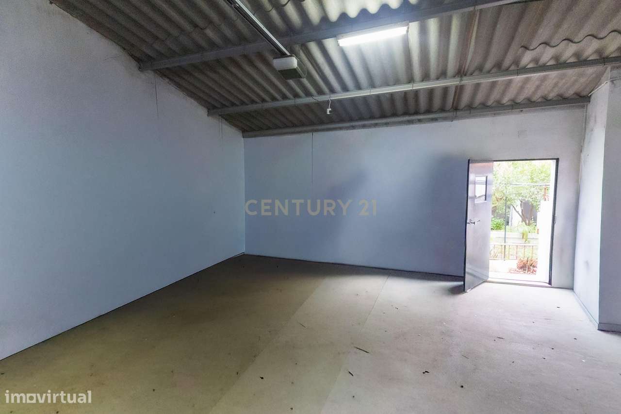 Moradia T3 com quintal, garagem e anexos no centro de Ervidel-44