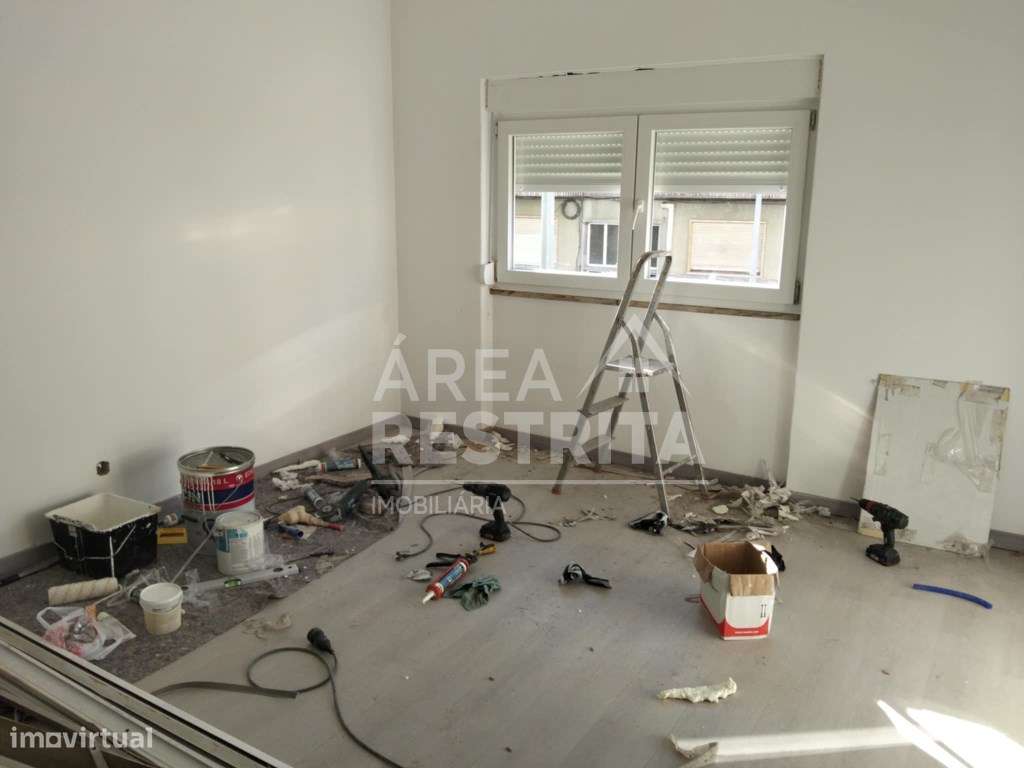 APARTAMENTO T2 SEMI-REMODELADO, FOGUETEIRO, AMORA, SEIXAL - Grande imagem: 4/10