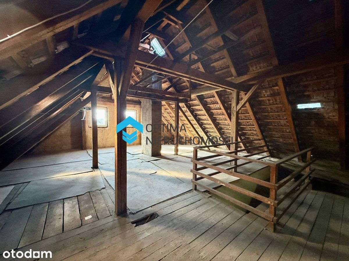 Dom z potencjałem w spokojnej dzielnicy-18