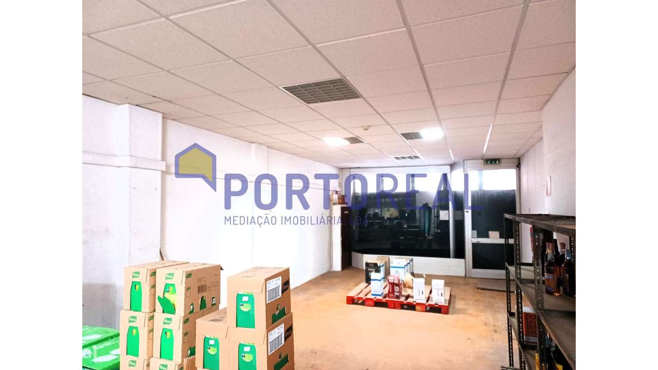 Armazém 2 entradas na Rua Zambeze- Porto-24