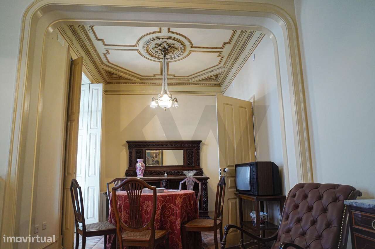 Palacete único dos anos 30 do séc. XX ergue-se no coração de Alcanena-45