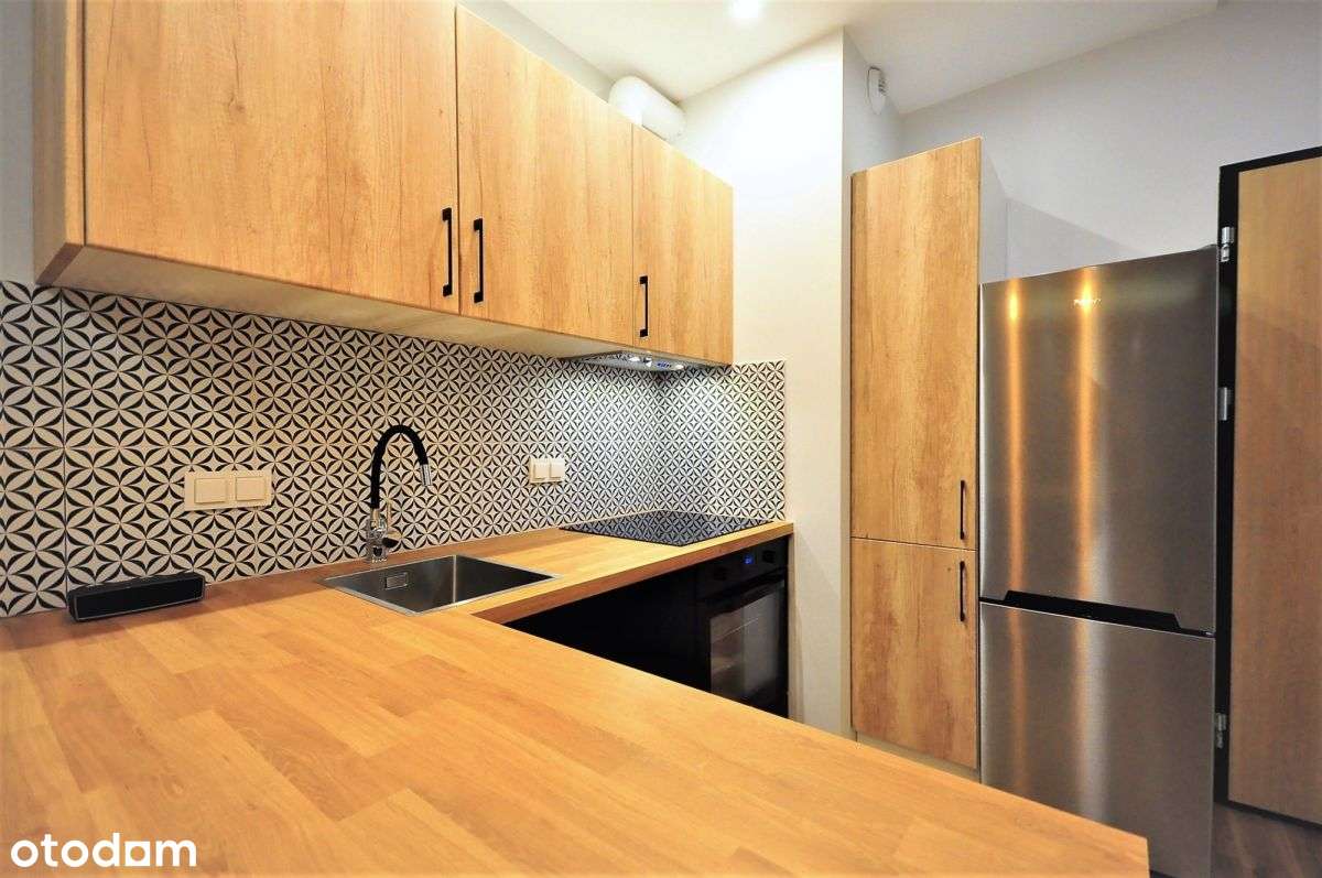 Kawalerka z sypialnią, balkonem i garażem.-3