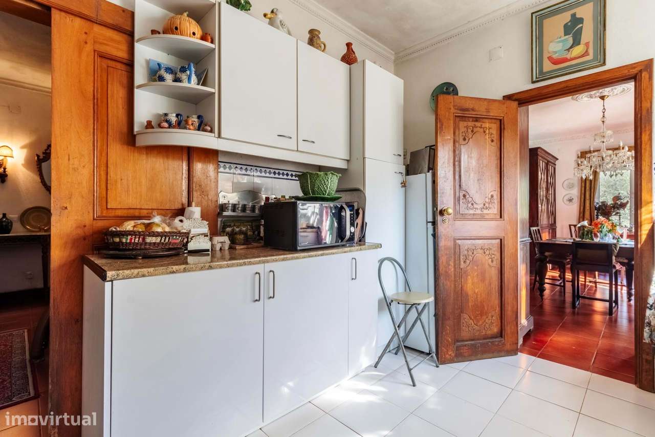 Moradia T6 c/ Terreno de 1600m2 c/ Piscina, Garagem e Anexos em Colare-33