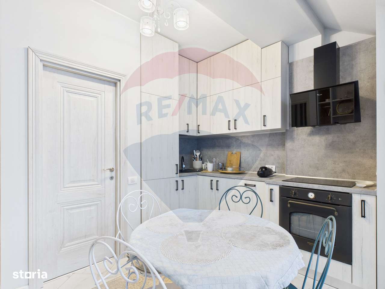 Casă / Vilă cu 5 camere de vânzare în zona Central-12