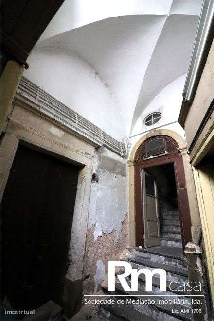 Magnifico prédio devoluto na Rua da Sofia, Largo do Terreiro da Erva-37