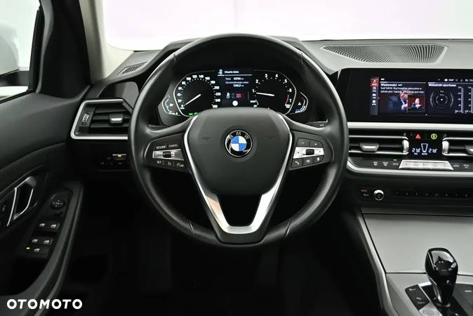 BMW Seria 3 318i Advantage - 15