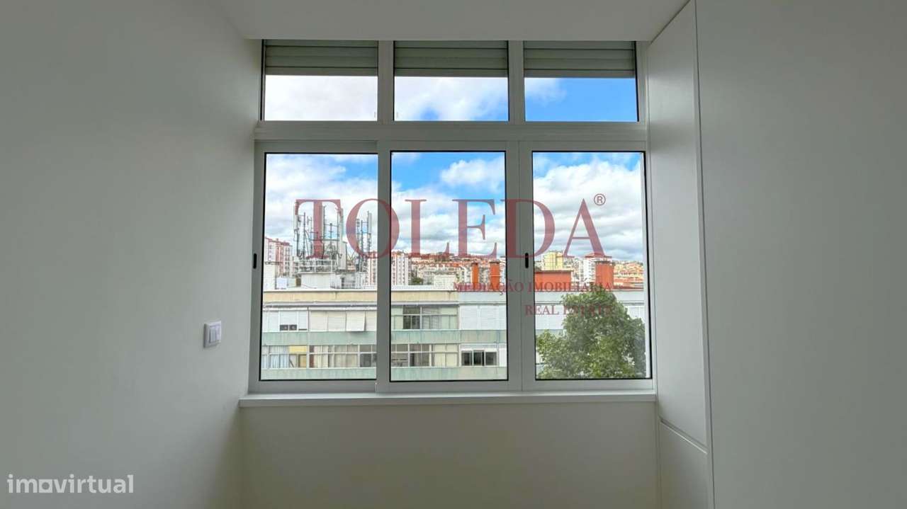 Apartamento T3 Remodelado em Benfica com terraço-8