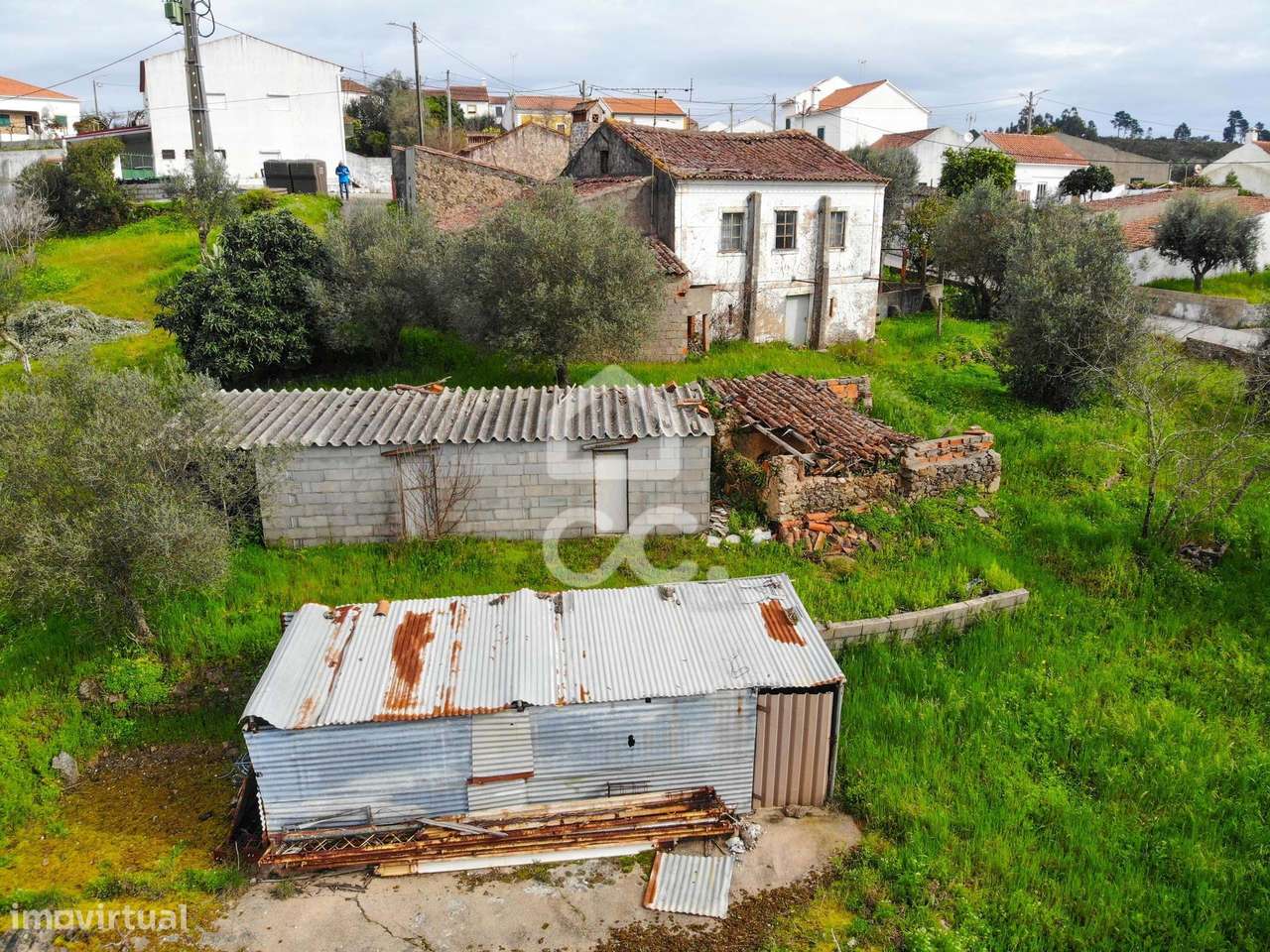 Morada para recuperar, inserida em Terreno com 1760m², Torre Cimeira,-5