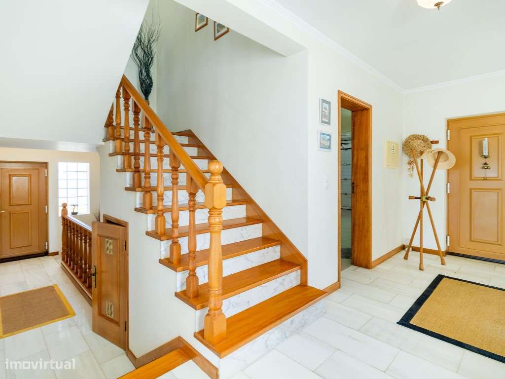 Moradia exclusiva com vista mar deslumbrante, piscina e localização...-21