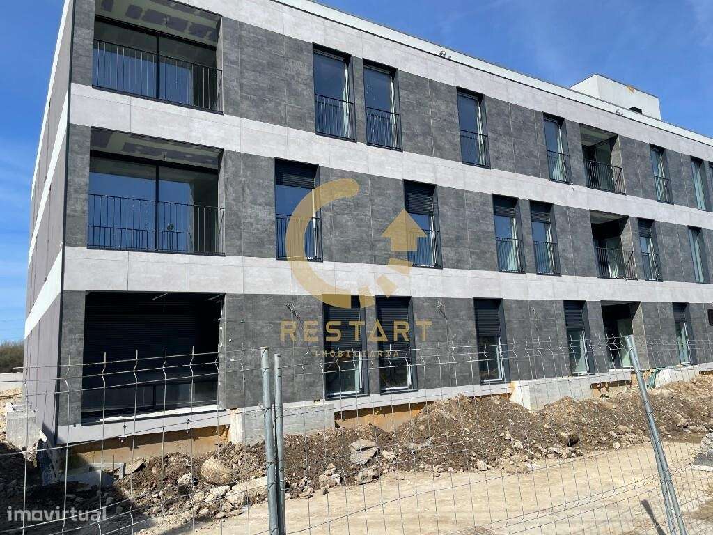 APT T2 último piso, duas suítes, varanda, lugar de garagem, São Mamede - Grande imagem: 4/25