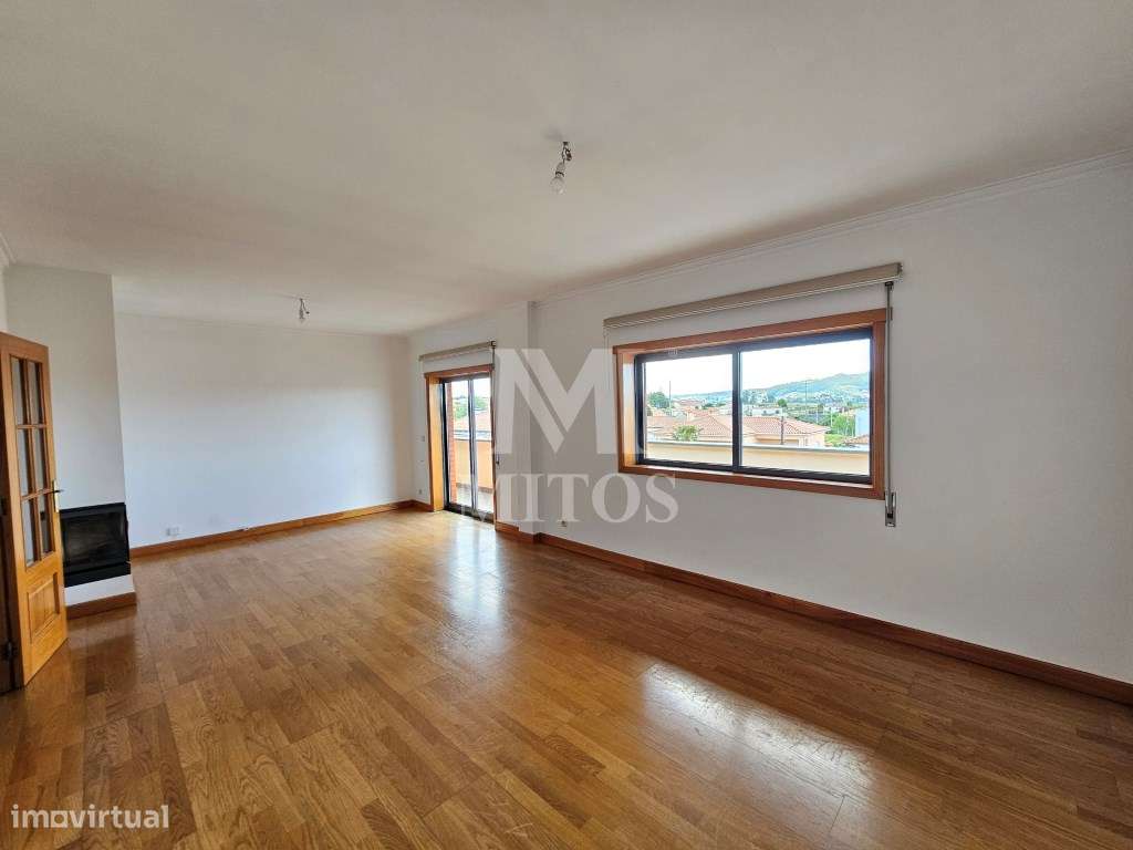 Apartamento T3 para arrendar com terraço - Portuzelo