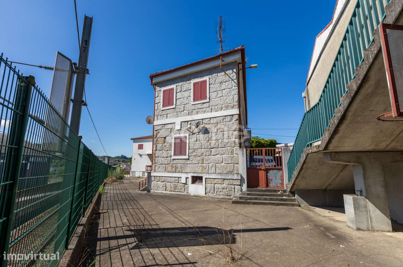 Prédio em Polvoreira, Guimarães - Grande imagem: 1/35