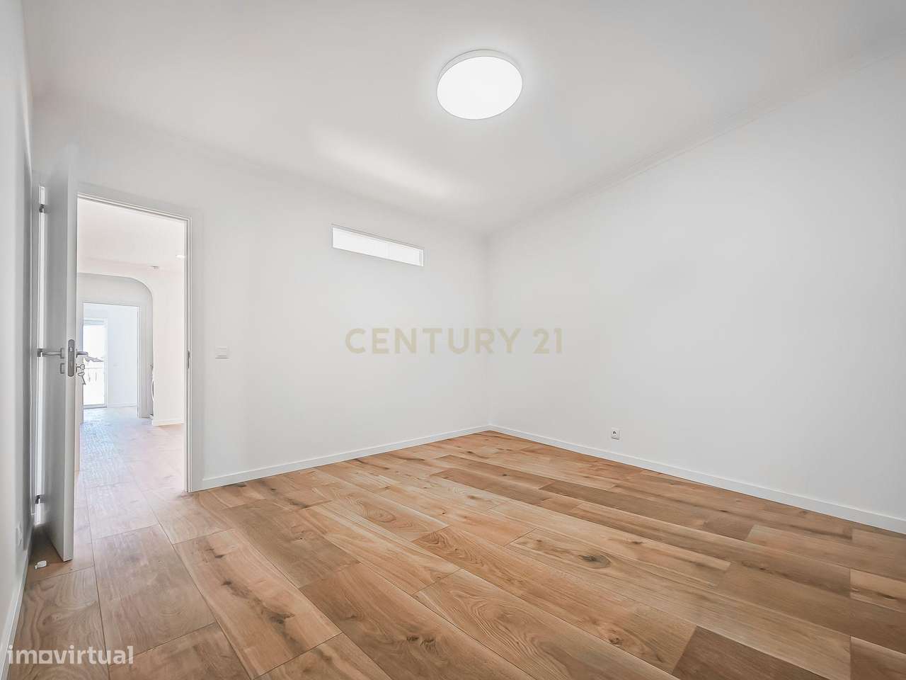 Viver no Estoril: T2 Renovado com Vista Mar, a 5 min a pé da Praia e d-17