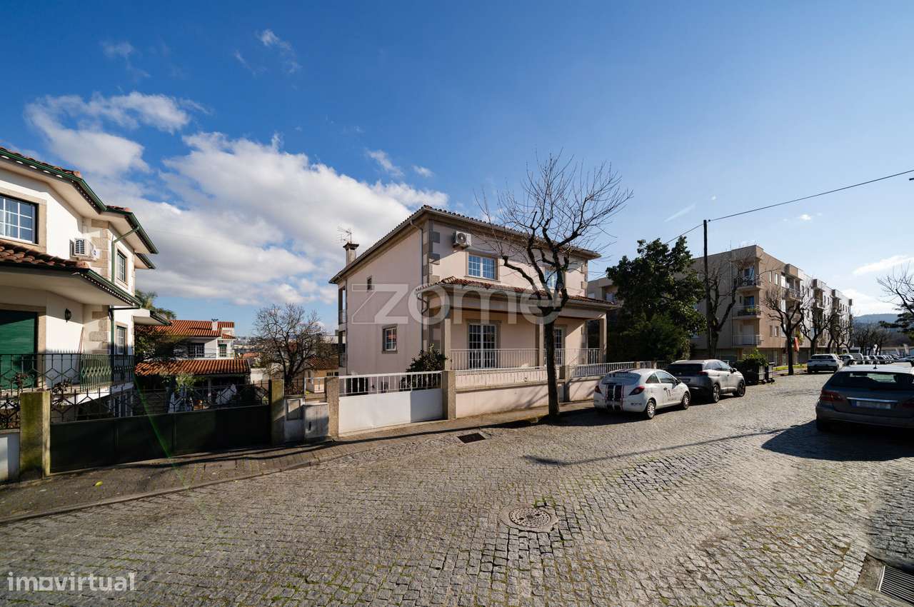 Moradia Individual T5 com 385 m2 em Frossos - Braga! - Grande imagem: 2/51