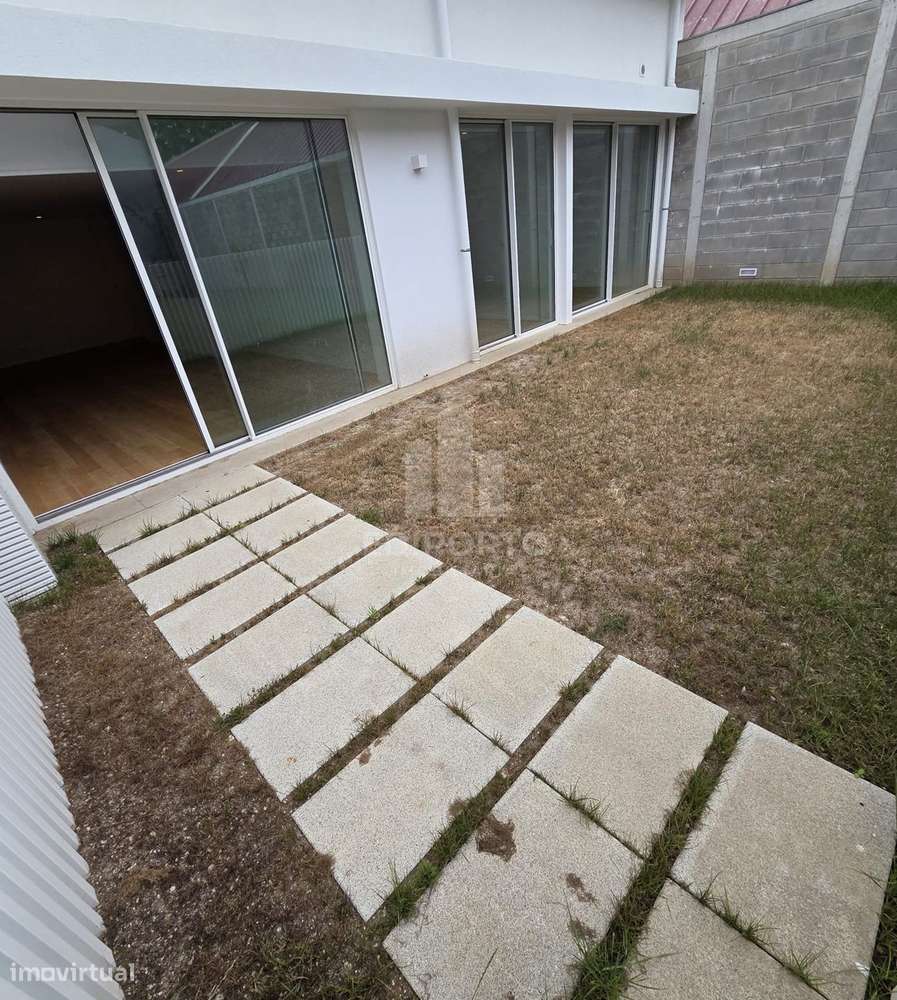T2 Novo com terraço Pronto a Habitar, arrumos  e 2 Lugares de Garagem-5