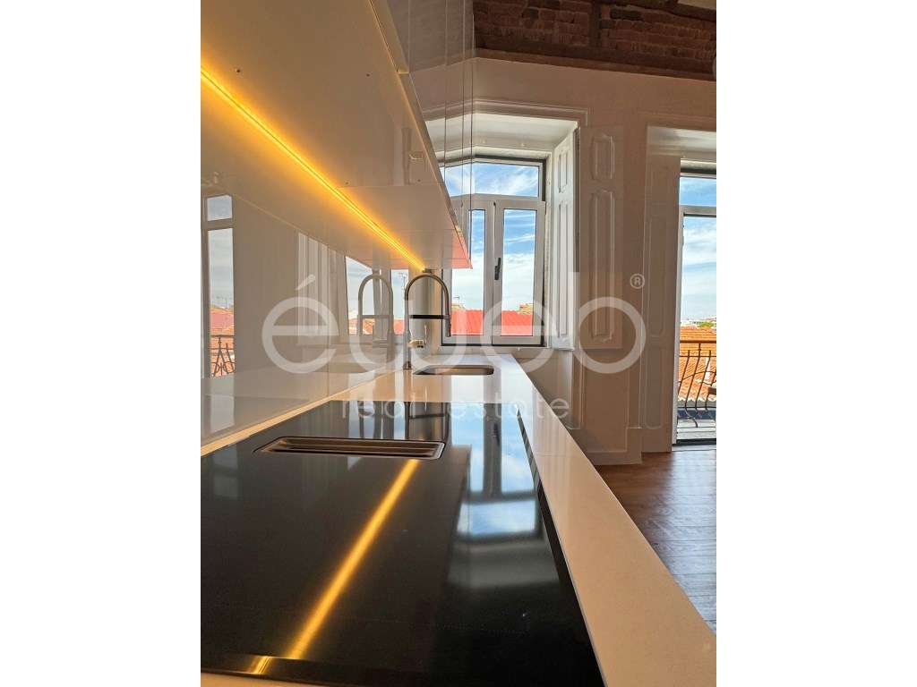 Penthouse T2 em plena Baixa de Setúbal-13