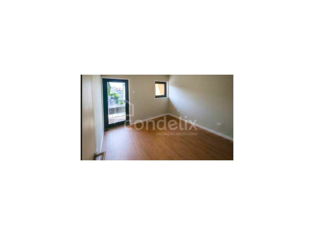 T2 totalmente remodelado em Ramalde - Grande imagem: 2/15