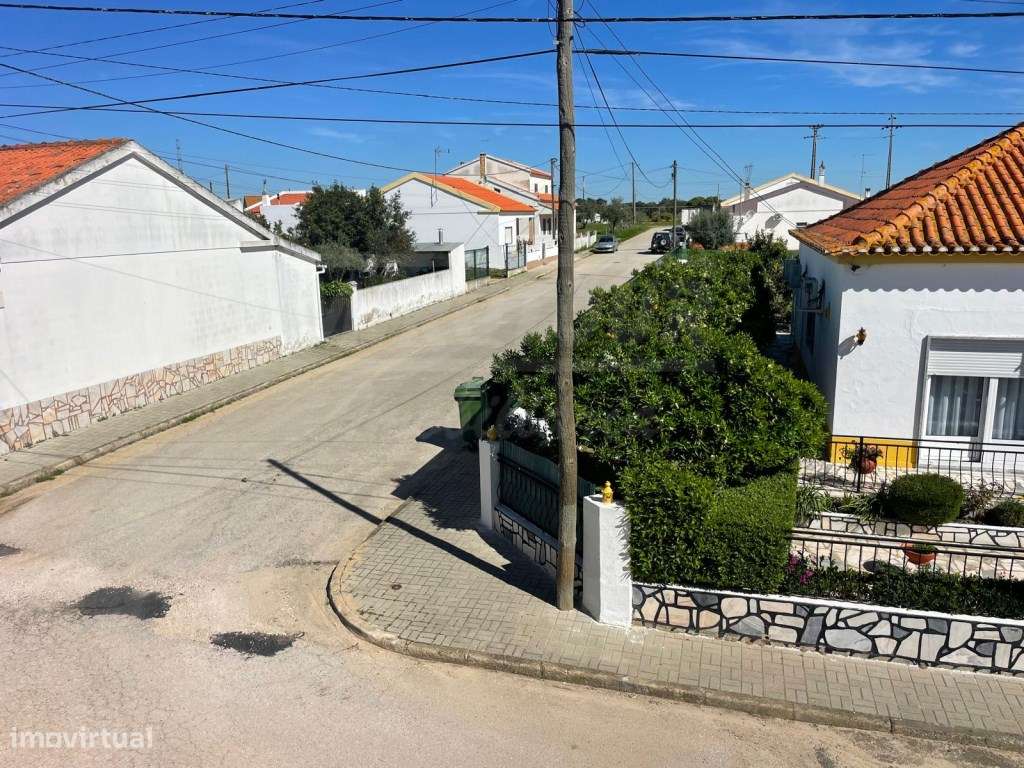 Moradia T4+3 com garagem, terraço e logradouro nas Ermidas-Sado-38