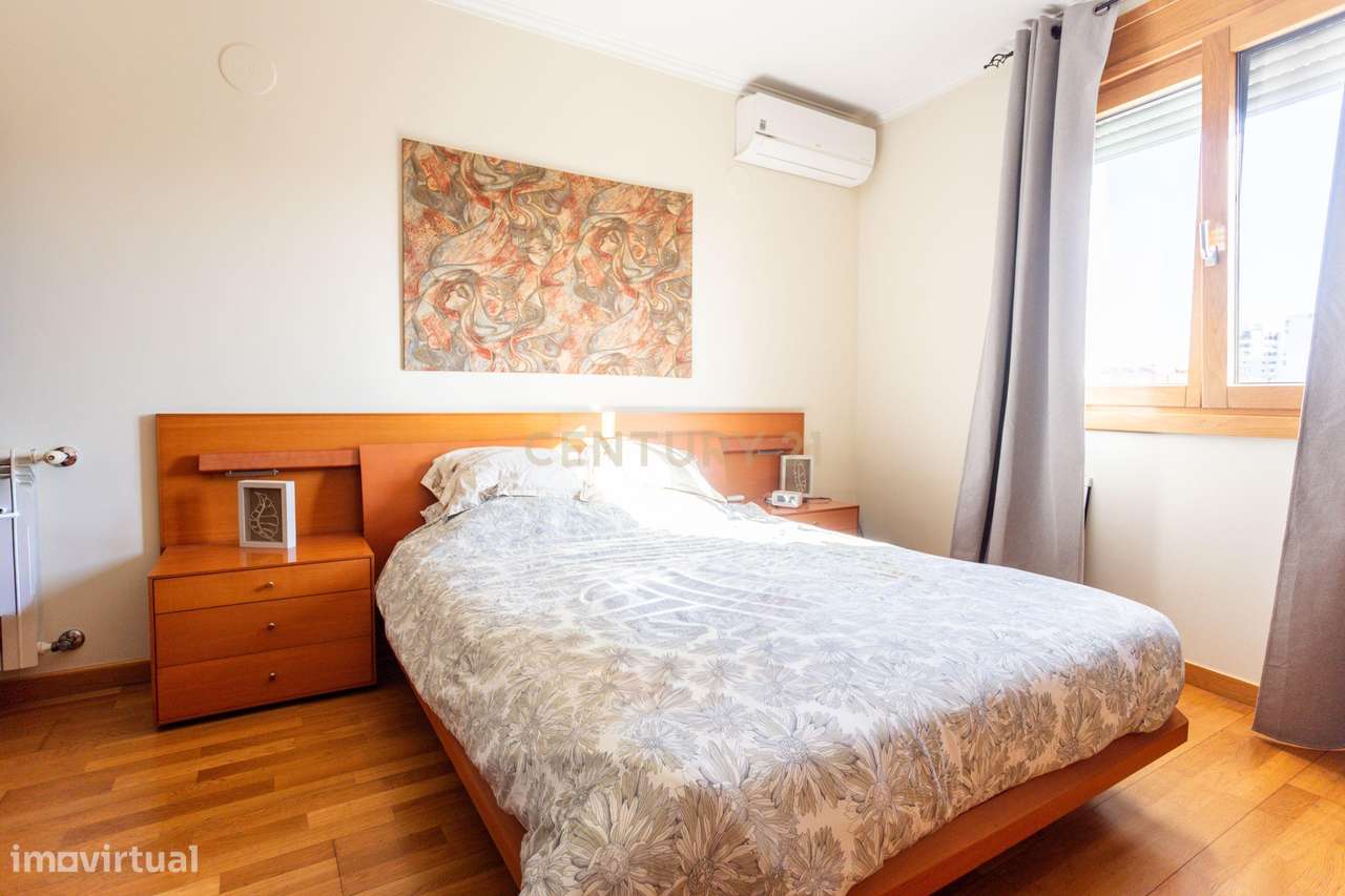 Apartamento T2 na Ribeirada com Garagem e Arrecadação-24