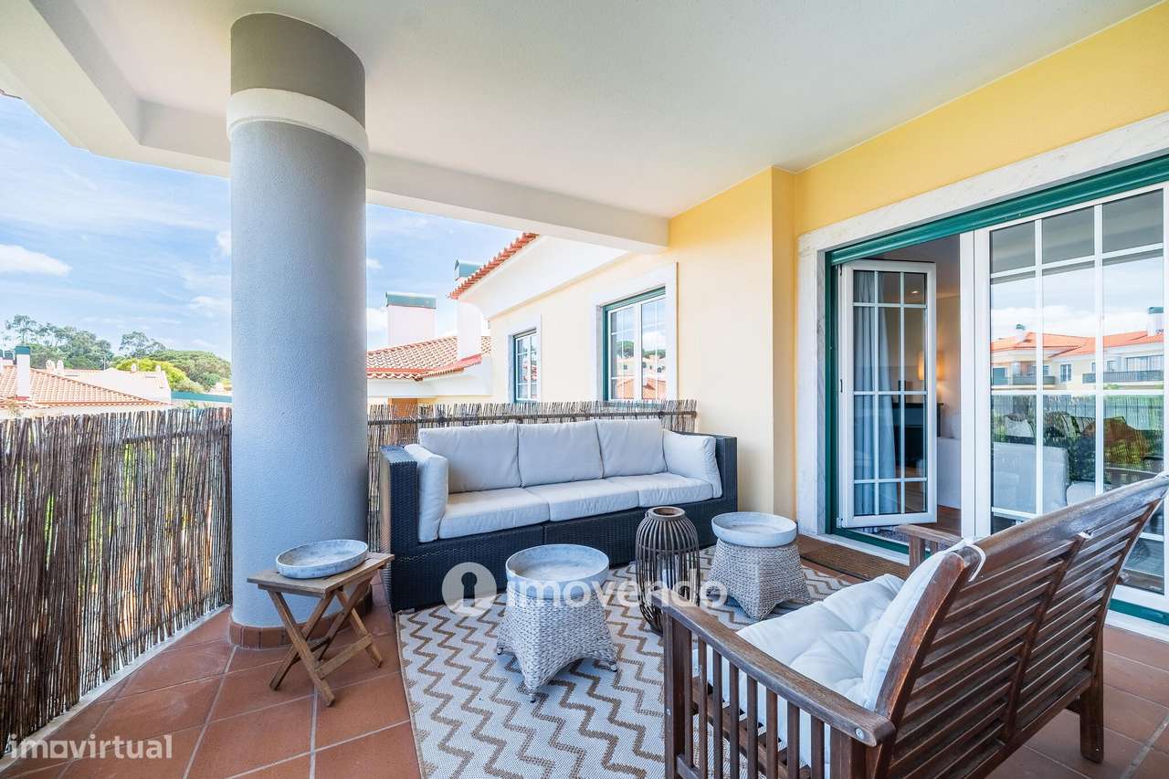Apartamento T3 com garagem, em condomínio com piscina, em Bicesse-7