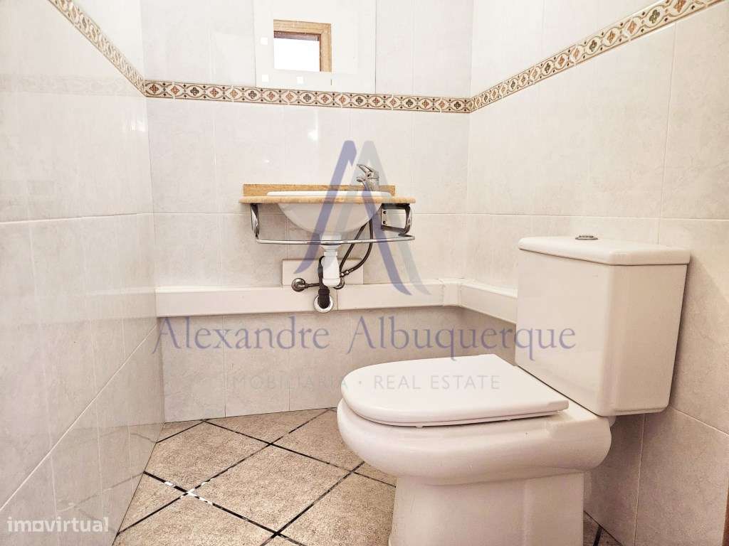 Moradia Isolada com Piscina T3+2-39