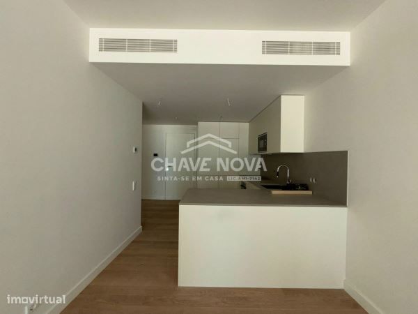 T1 Novo c/ Lugar de Garagem e Arrumo em Canidelo-4