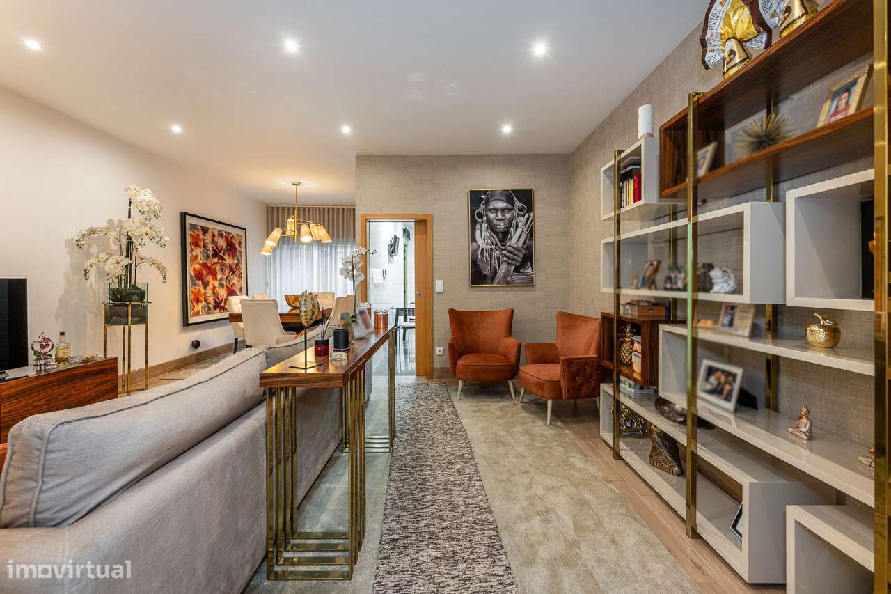 Moradia T3 com pátio, anexos e garagem em Paranhos - Porto-12