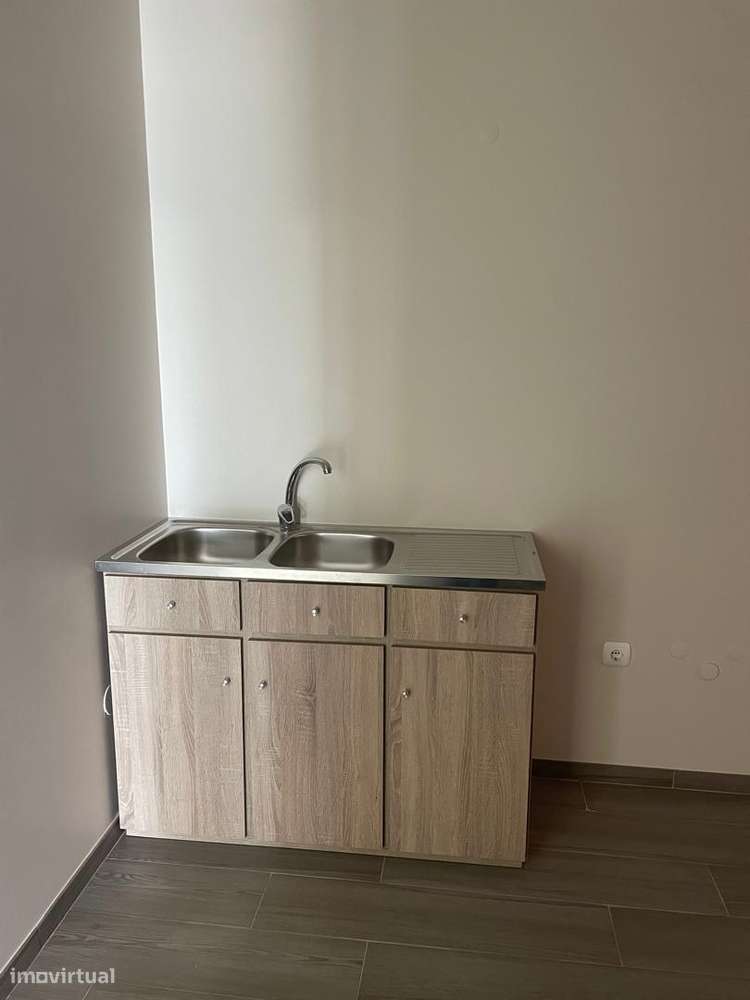 MAGNIFICA LOJA PRIVADA NO CENTRO DE OLIVEIRA DE AZEMEIS - Grande imagem: 5/8