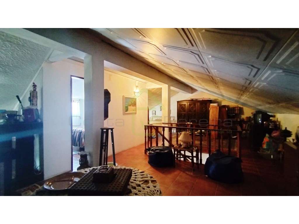 Moradia T2+2 a minutos das praias de Santa Cruz, Santa Rita e Porto...-19