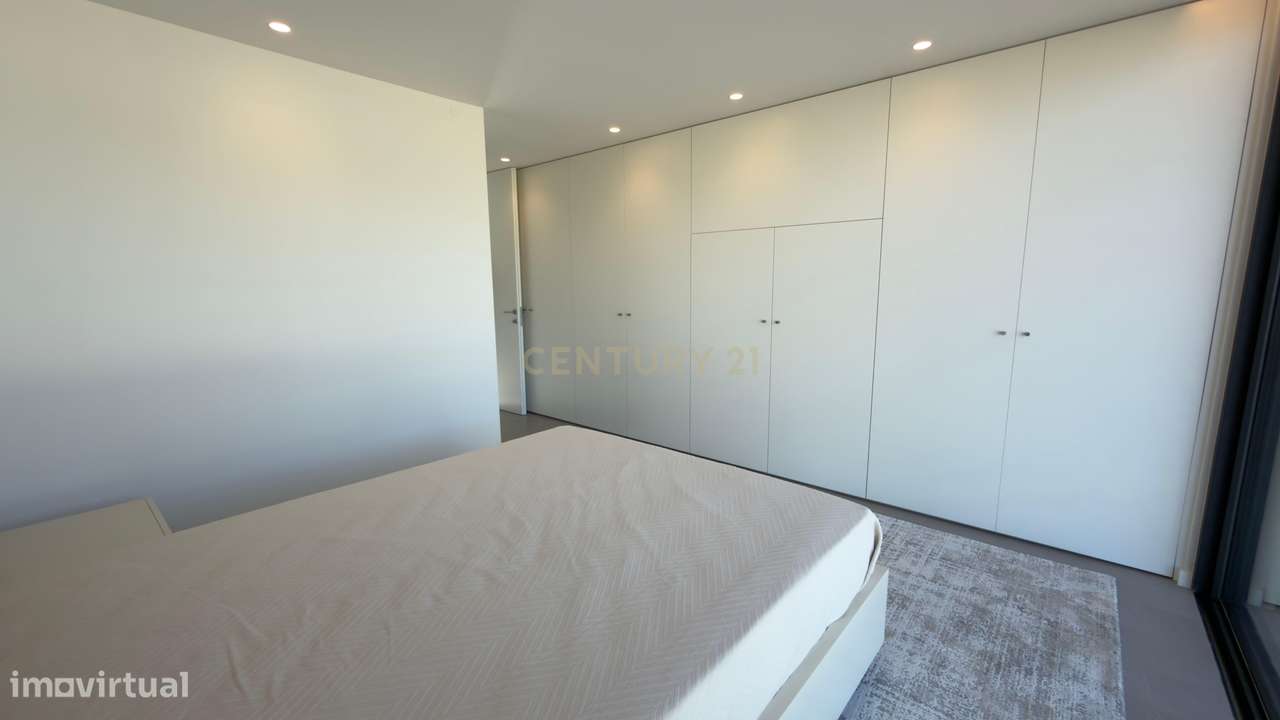 Moradia Contemporânea de Luxo em Azurara | Elegância, Privacidade e Di-24