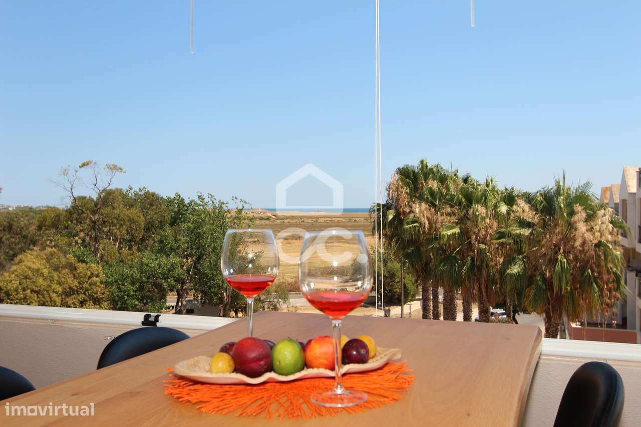 Apartamento T2 com terraço, vista mar e lugar de garagem em Armação de-11