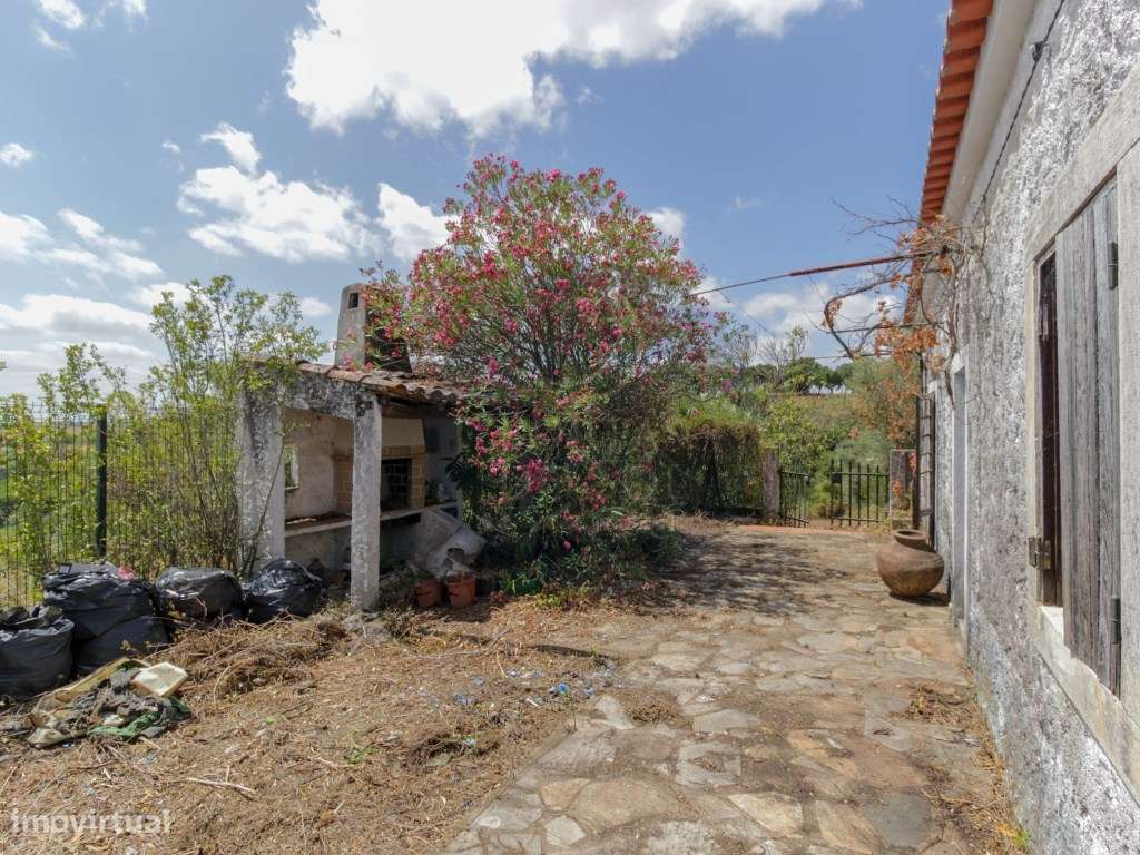 Moradia V2 Terreno Poço-22